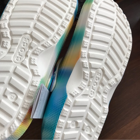 Mens Fully Lined Tie-Dye Classic Crocs Clogs NWT - Picture 2 of 7